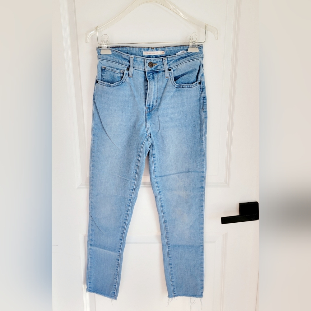 Levi's 721 High-Rise Distressed Ankle-length Lightwash Jeans Sz 28